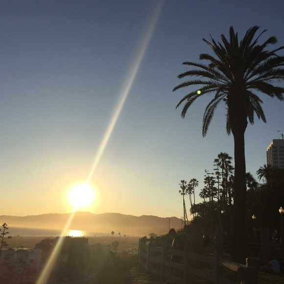 Meet Your Posher, sidewalksofNYLA - Picture 3 of 5